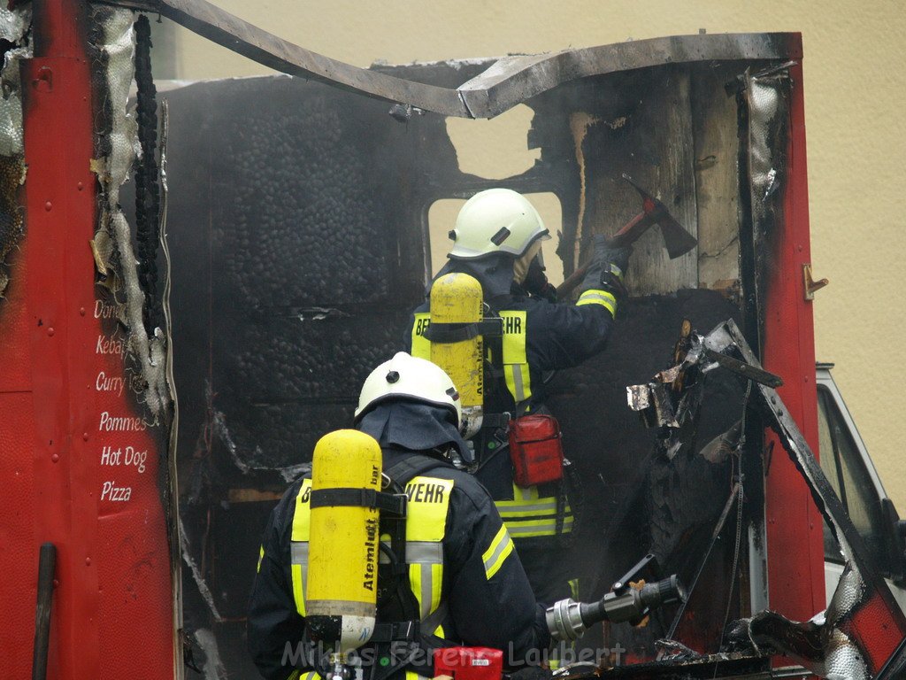 Brand Frittenwagen Pkw Koeln Vingst Passauerstr P36.JPG